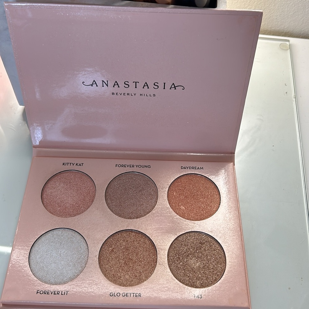 Anastasia Beverly Hills Nicole Guerriero Glow Kit